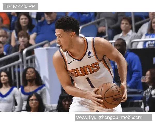 太阳队无传统控卫依然运转流畅布克状态回归巅峰表现