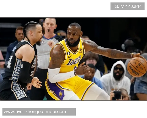 詹姆斯谈与狄龙的竞争关系强调成年人的体育精神与友谊